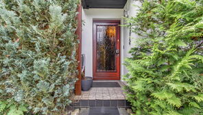 Bremen-Burg-Grambke:  Großzügige Doppelhaushälfte mit 2 Wohnungen und Blick ins Grüne