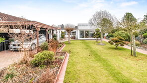 Wohnen auf einer Ebene: Schönes Einfamilienhaus mit einem Wintergarten in Elmeloh in Ganderkesee