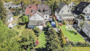 Bremen-Osterholz: Großzügige Doppelhaushälfte mit weitläufigem Grundstück und viel Potenzial