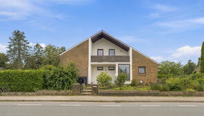 Lüssum-Bockhorn: Freistehendes Einfamilienhaus mit Doppelgarage und Garten in zentraler Lage