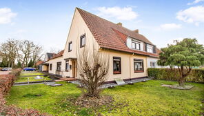 Modernes Zweifamilienhaus in Doppelhausbauweise mit Garage, Carports in Bremen-Farge