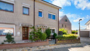 Bremen-Obervieland: Idyllische, lichtdurchflutete Doppelhaushälfte mit Pool und Einliegerwohnung