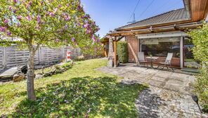 Bremen-Rönnebeck: Wohnen auf einer Ebene- Gepflegter Bungalow mit Gartenidylle und Garage
