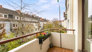 Fesenfeld: Helle Etagenwohnung mit Balkon und PKW-Stellplatz im Herzen vom Viertel