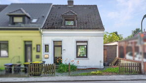 Bremen-Gröpelingen: Reihenendhaus mit Garten, Carport und rückwärtiger Zuwegung