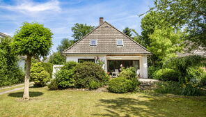 Bremen-Oberneuland: Großes Grundstück mit freistehendem Einfamilienhaus und guter Anbindung