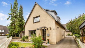Freistehendes Einfamilienhaus mit Garage und kleinem Garten in guter Lage von Burg-Grambke