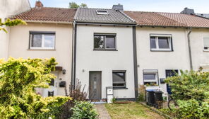 Bremen-Lesum: Modernisiertes Reihenmittelhaus mit Sonnenterrasse und Garten in guter Lage