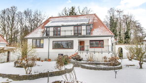 Lilienthal-Heidberg: Großzügiges freistehendes Einfamilienhaus auf einem über 3.000 m² Grundstück