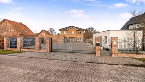 Hochwertiges Einfamilienhaus mit Top Ausstattung und Nebengebäude - Mischgebiet