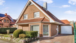 Bremen-Kattenesch: Freistehendes Einfamilienhaus mit 5 Zimmern mit Garten und Garage