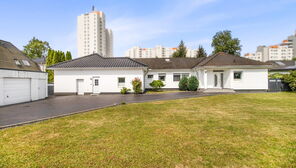 Exklusiver Bungalow mit Einliegerwohnung, Doppelgarage und großem Grundstück in Oyten