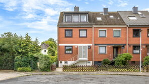 Bremen-Ellenerbrok-Schevemoor: Gepflegtes Endhaus mit Wintergarten, Balkon und Einzelgarage