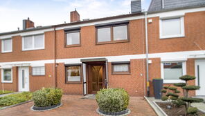 Bremen-Kattenturm: Gut geschnittenes Reihenmittelhaus mit Wintergarten und Garage