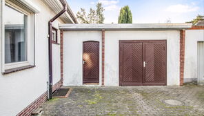 Bremen-Arbergen: Großzügiges Wohnhaus mit Büro-/Praxisfläche und vielfältigen Nutzungsmöglichkeiten