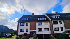 Frisch gestrichene 2-Zimmerwohnung mit Balkon und Ausblick ins Grüne. Sofort bezugsbereit!