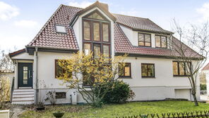 Lilienthal-Heidberg: Großzügiges freistehendes Einfamilienhaus auf einem über 3.000 m² Grundstück