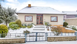 Ebenerdiges Einfamilienhaus mit Ausbaupotenzial auf Traumgrundstück in Asten