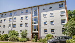 Bremen-Huchting/Sodenmattsee: Gut geschnittene 3-Zimmer-ETW im 1.OG mit verglaster Loggia und Keller