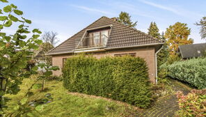 Vollausgebauter Bungalow im Dornröschenschlaf in familiärer und begrünter Lage von Löhnhorst